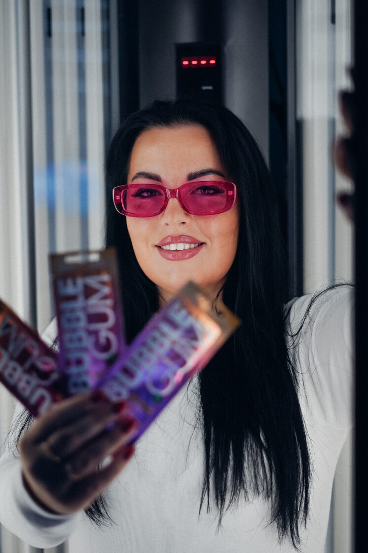 Draudzīga un zinoša meistare.